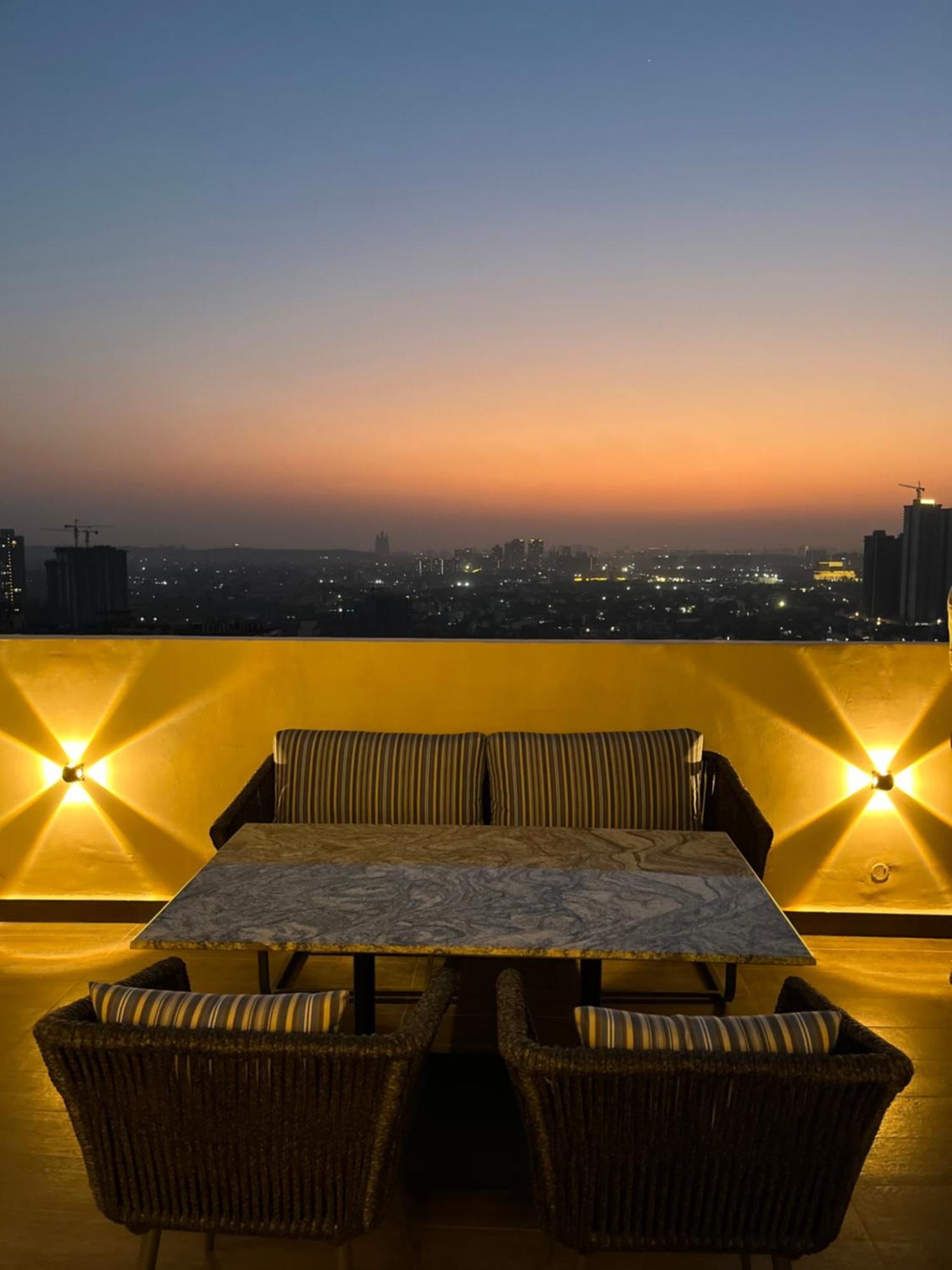 Rhythm Gurugram Hotel & Suites, Sohna Road Gurgaon Exterior foto
