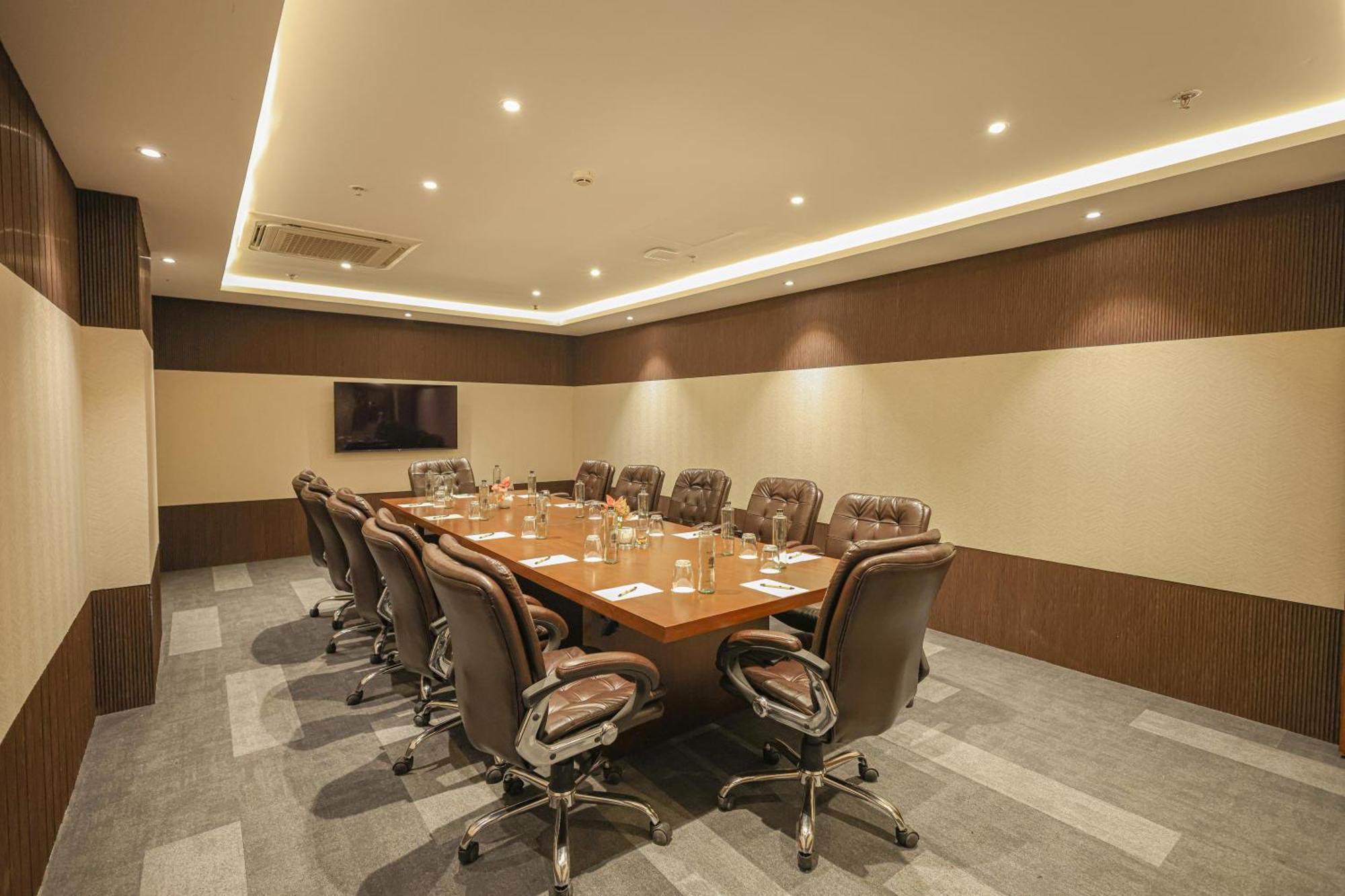 Rhythm Gurugram Hotel & Suites, Sohna Road Gurgaon Exterior foto