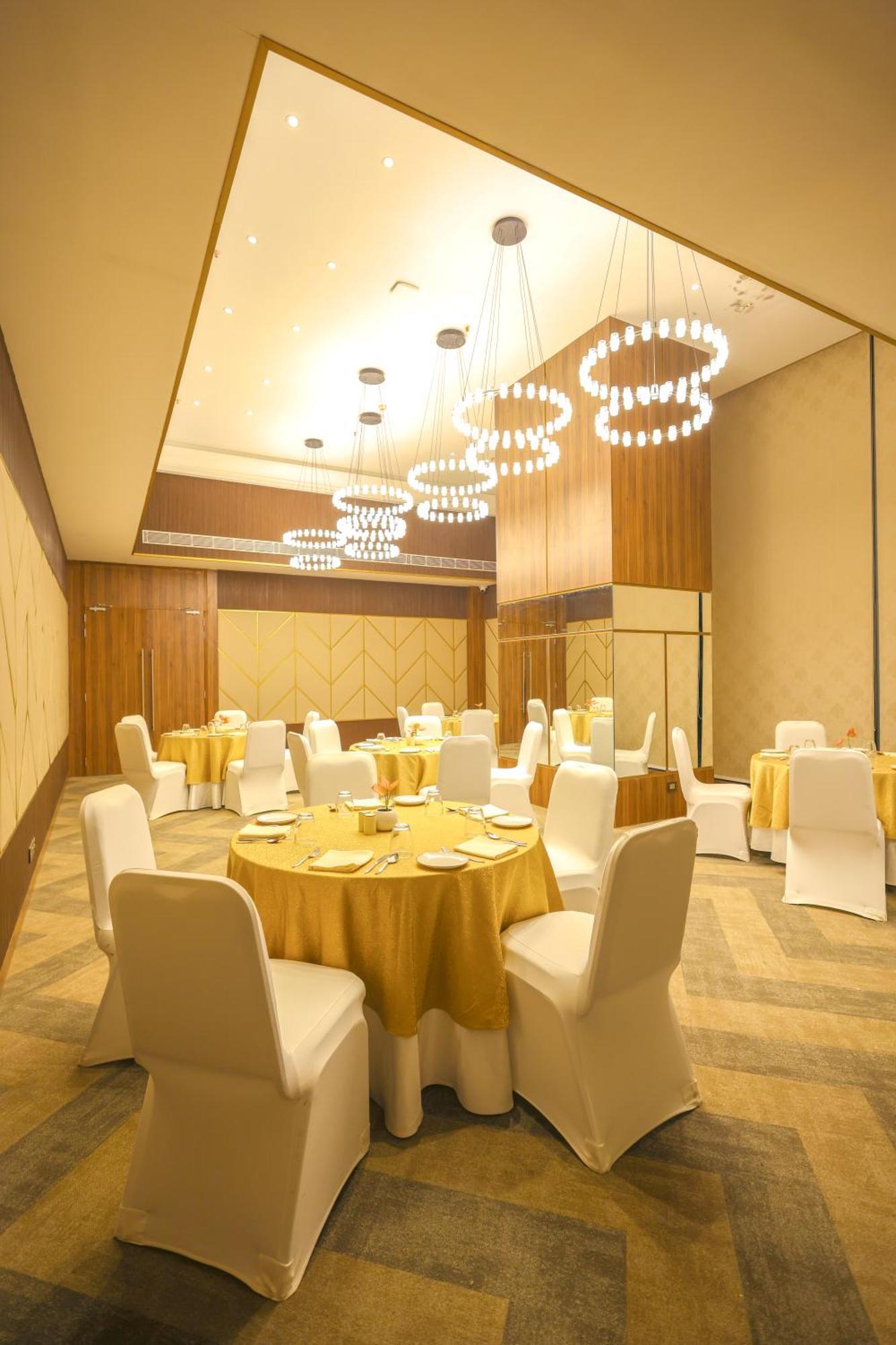 Rhythm Gurugram Hotel & Suites, Sohna Road Gurgaon Exterior foto