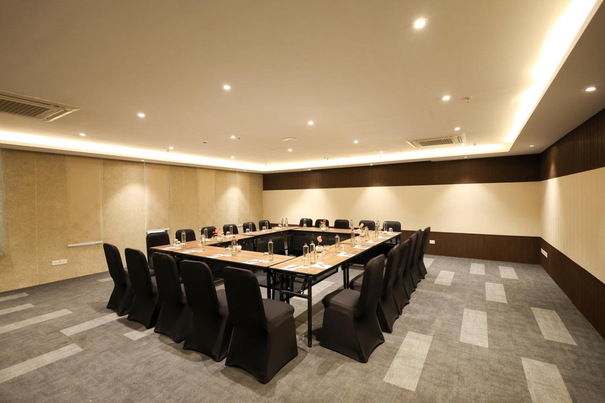 Rhythm Gurugram Hotel & Suites, Sohna Road Gurgaon Exterior foto