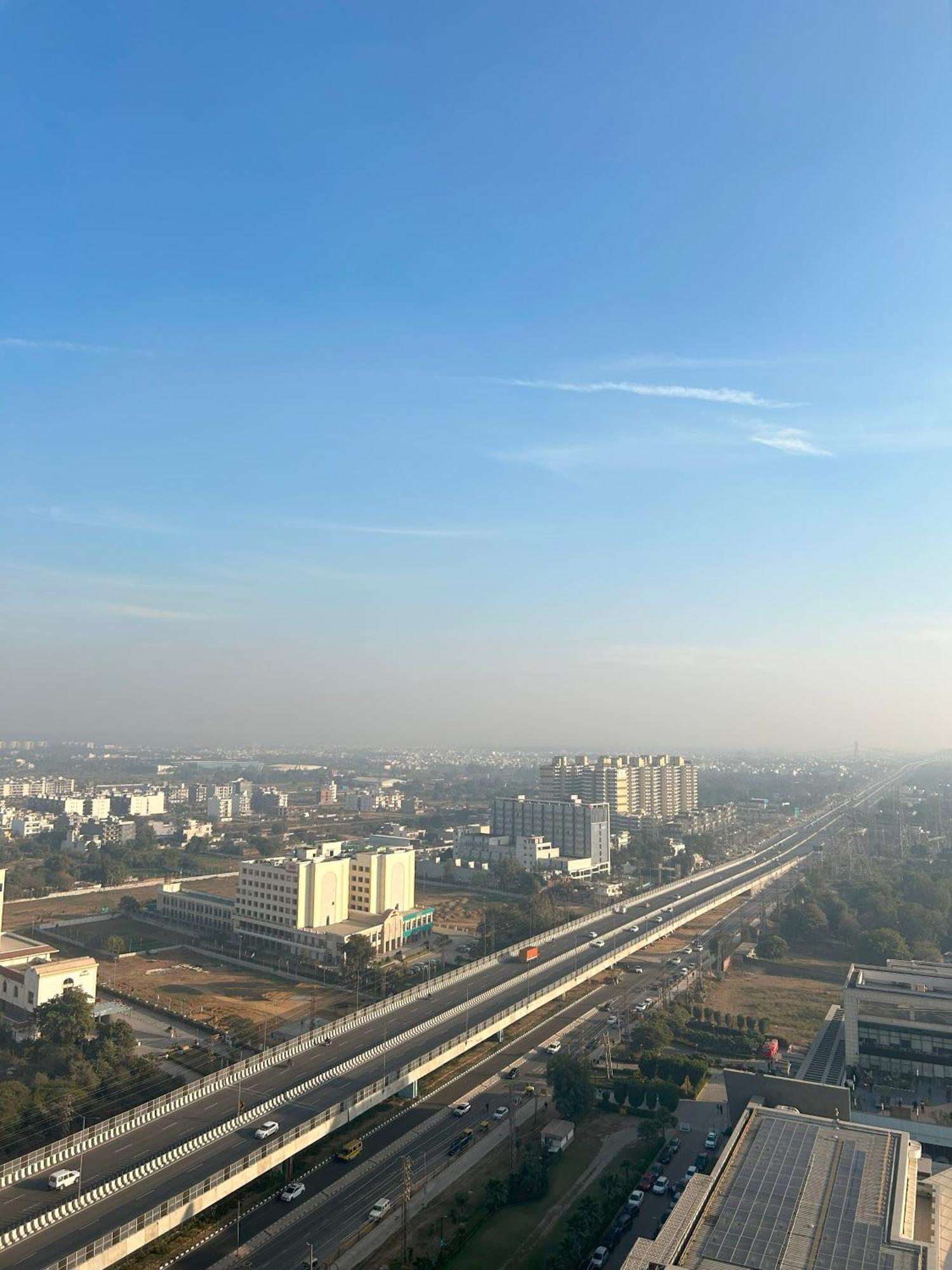 Rhythm Gurugram Hotel & Suites, Sohna Road Gurgaon Exterior foto