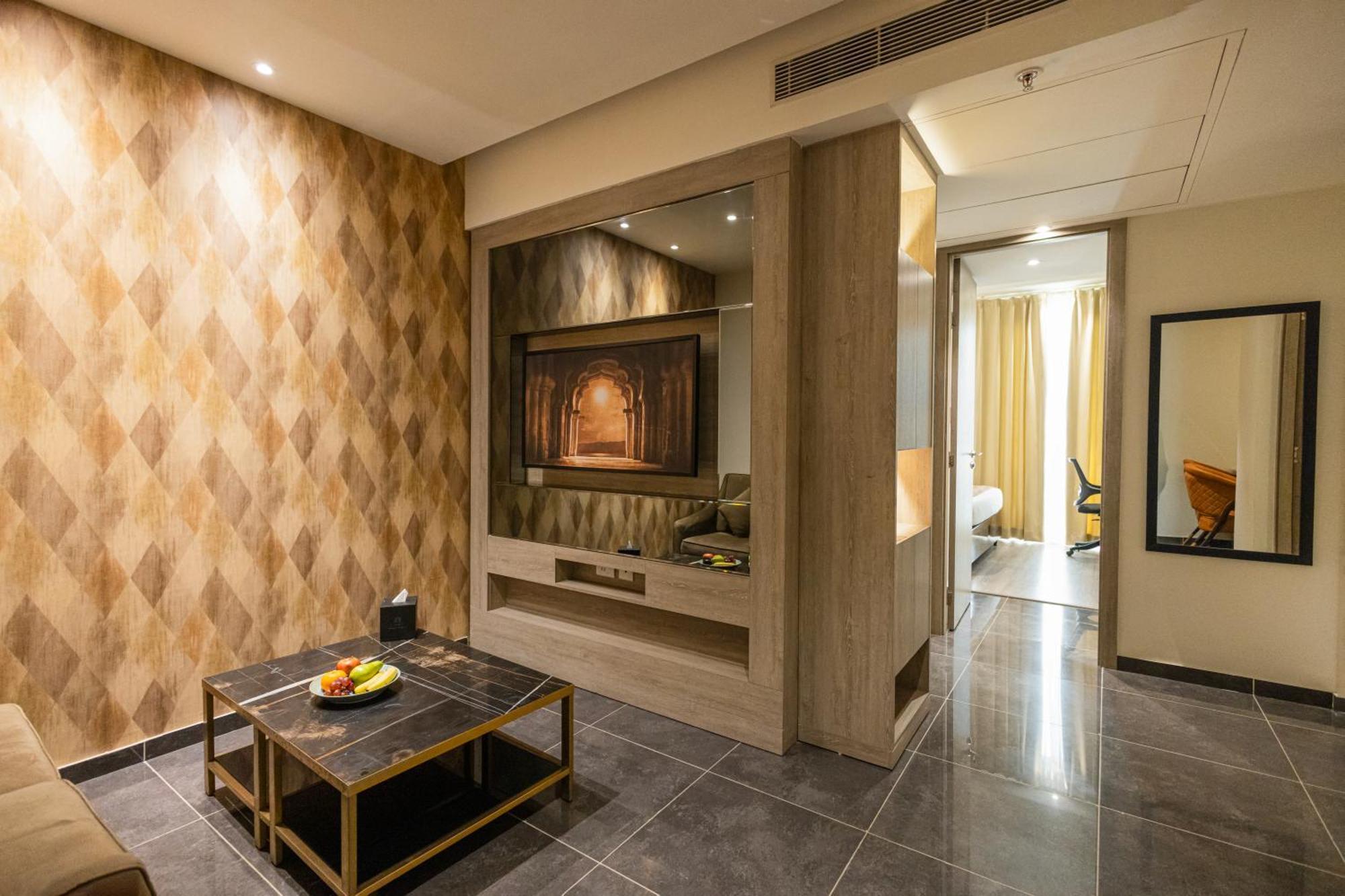 Rhythm Gurugram Hotel & Suites, Sohna Road Gurgaon Exterior foto