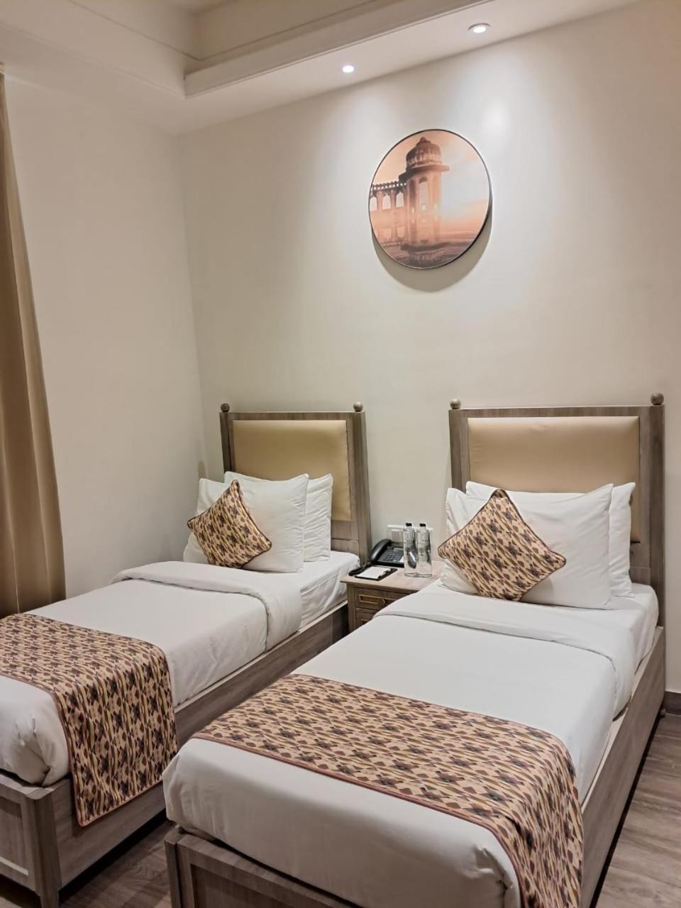 Rhythm Gurugram Hotel & Suites, Sohna Road Gurgaon Exterior foto