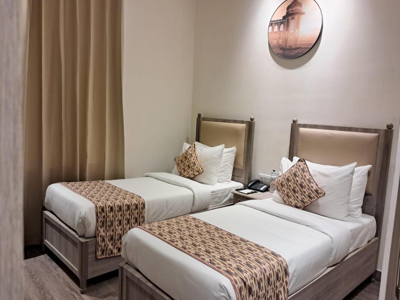 Rhythm Gurugram Hotel & Suites, Sohna Road Gurgaon Exterior foto